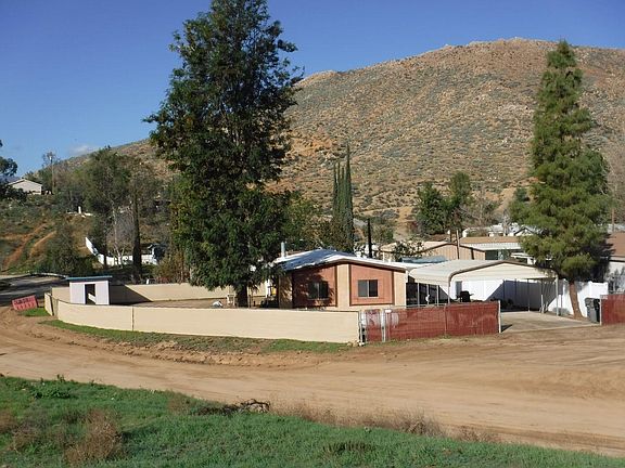 Country Living on fenced large corner lot