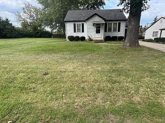 3rd image of 8 Lawndale Dr