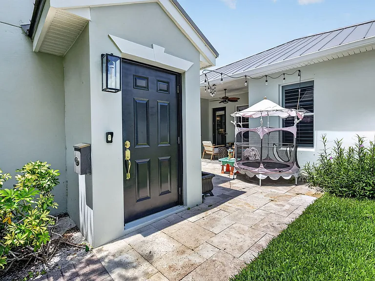 10542 SW Westlawn Blvd — Photo 45