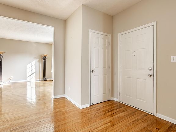3rd image of 6765 Woodcliff Cir