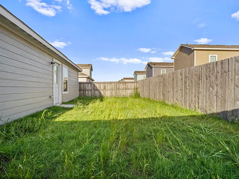 1436 Mahogany Ln — Photo 21