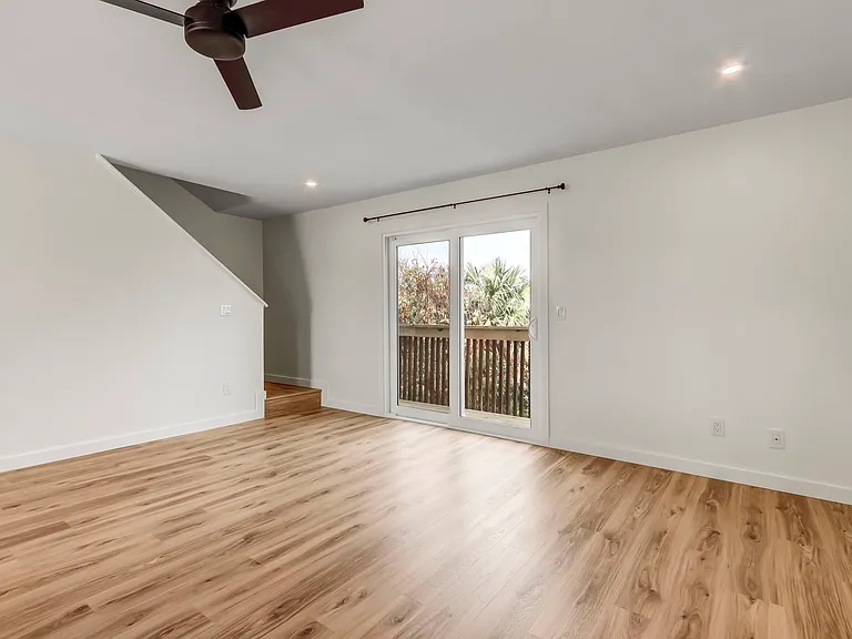 925 Tarpon Ave — Photo 13
