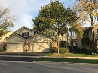 318 Cromwell Ct, Westmont, IL 60559