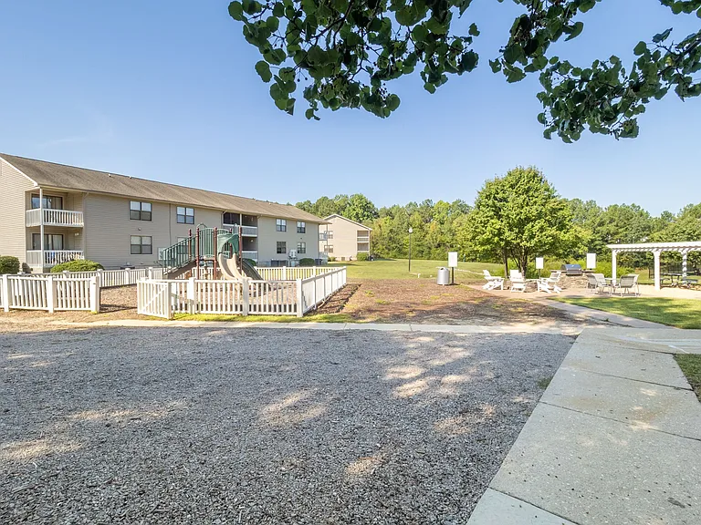 Lakehurst Apartments — Photo 19