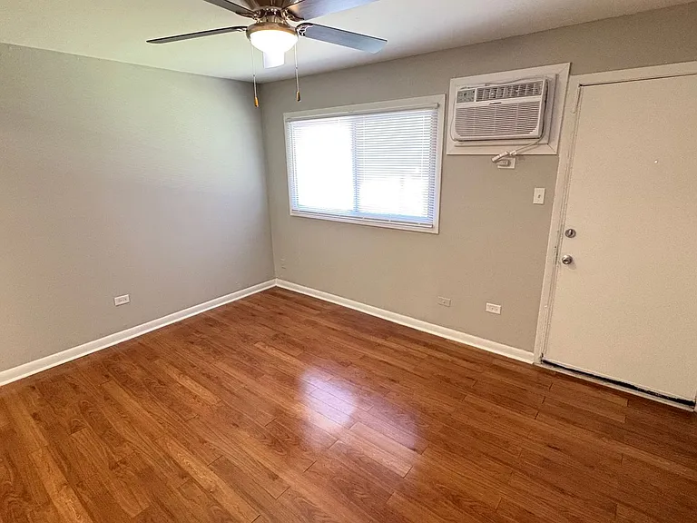 2242 Burr Oak Ave — Photo 5