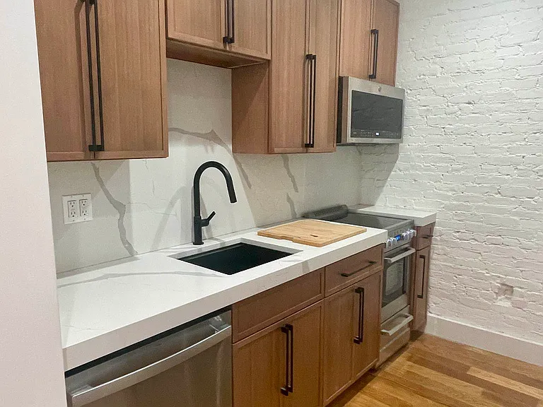 214 E 83rd St #2A — Photo 1