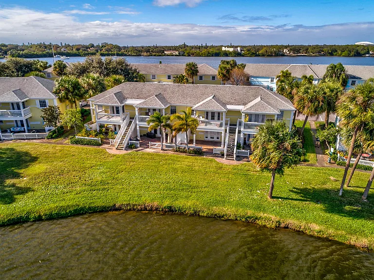 122 Pompano Dr SE — Photo 3