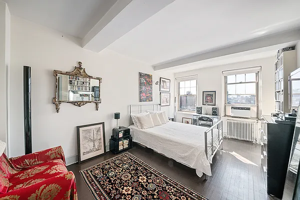 Sold by Domus Realty | media 11