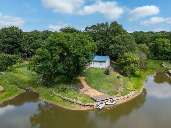 105 Tarno Ln, Mabank, TX 75156