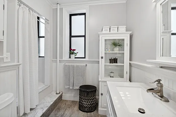 Sold by Compass | media 7