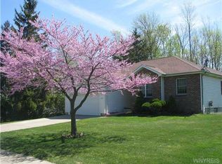 6207 Versailles Rd, Lake View, NY 14085