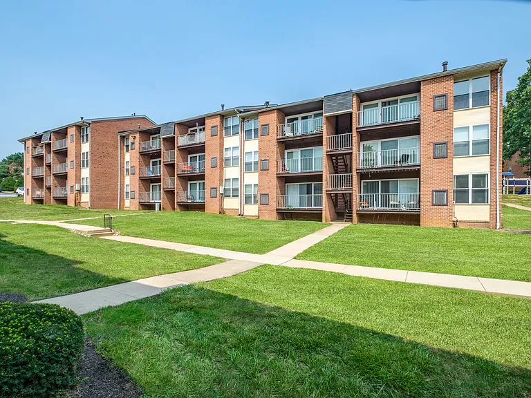 Hillside Apartments — Photo 7