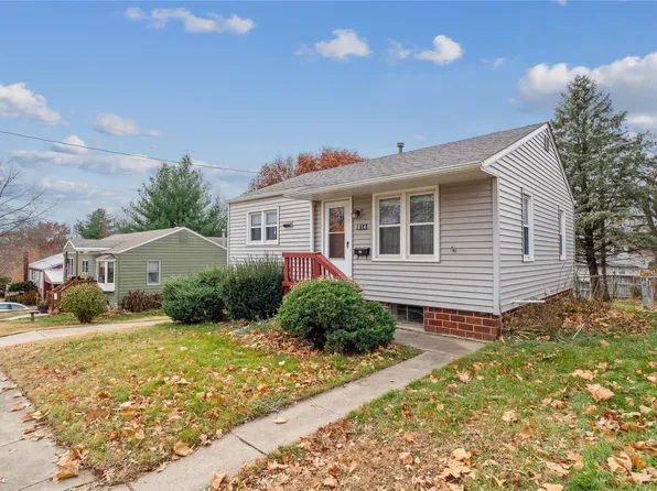 814 S 1st St, Knoxville, IA 50138