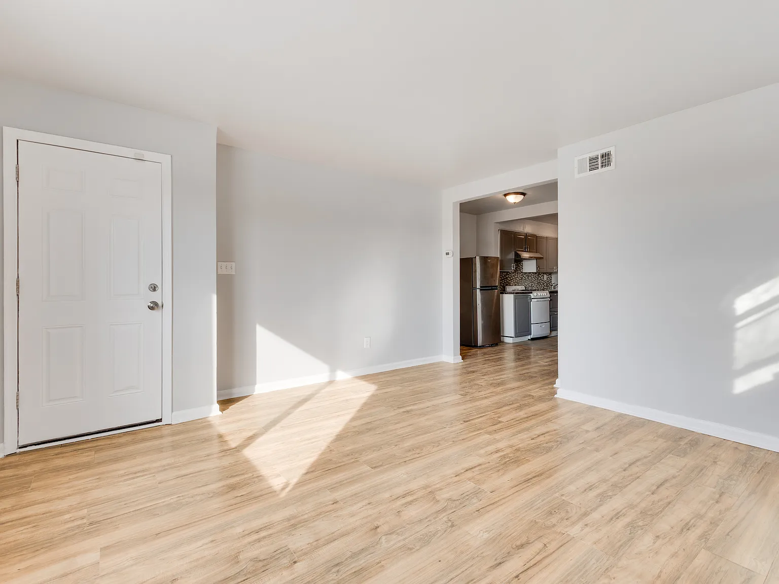 1 bed, 666 sqft, $1,200 — Photo 2