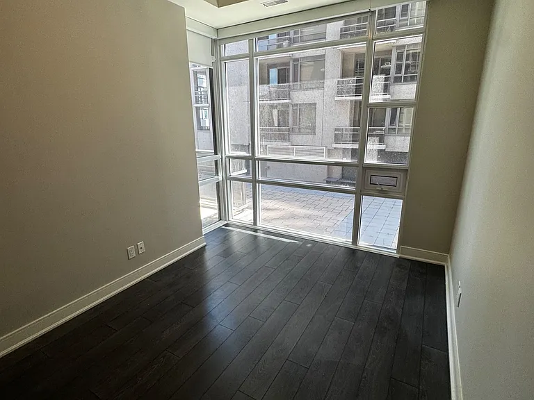 150 Main St W #412 — Photo 16