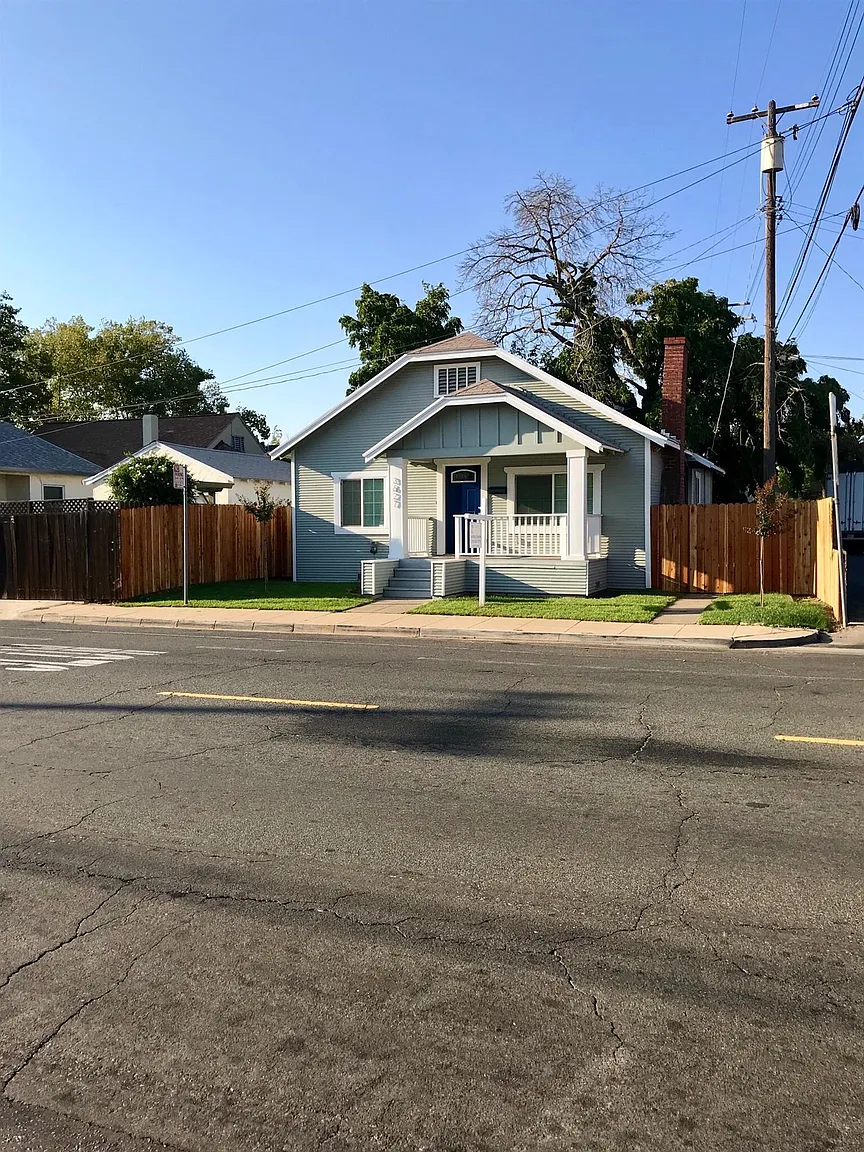 3627 T St photo 1