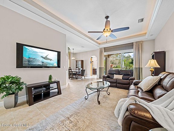 5th image of 2670 Village Ln