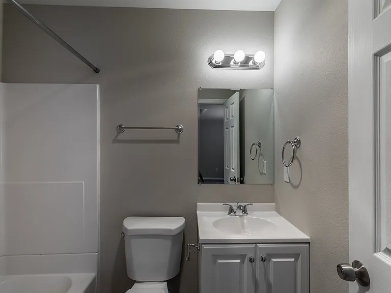 577 N 9th St — Photo 12