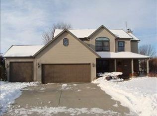 710 Trimmer Dr, Hudson, IL