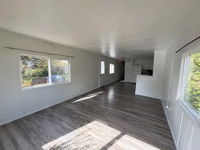 3 bed, 1.0 bath, $1,295 — Photo 2
