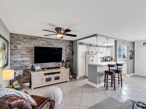 2nd image of 104 Paradise Harbour Blvd APT 409