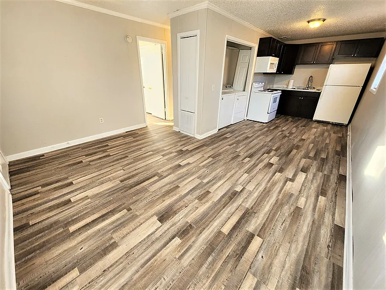 1409 Douglas Ave #A — Photo 6