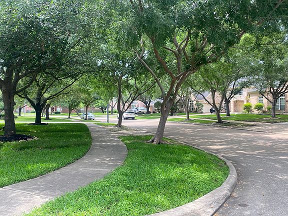 5th image of 1703 Sabine Ln