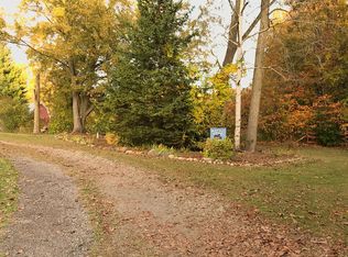 21605 Otter Rd, Belleville, MI 48111