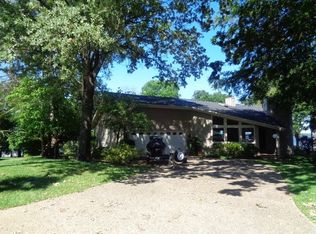 17821 Regal Row, Flint, TX 75762