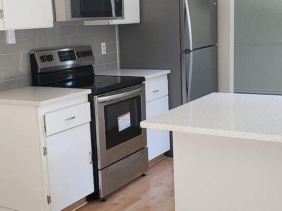 3rd image of 300 222nd Ave NE
