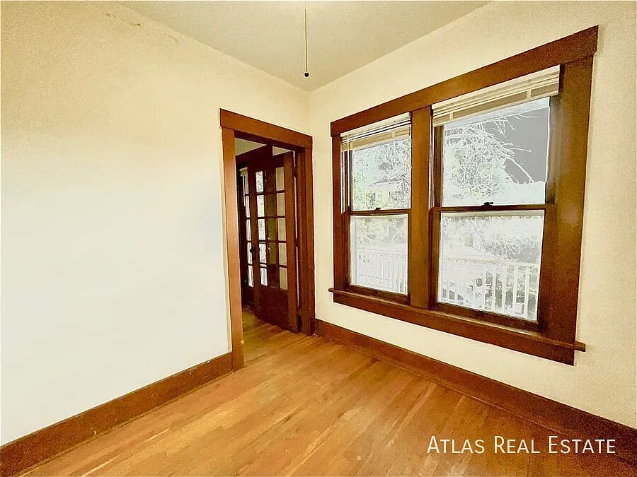 604 N Weber St — Photo 3