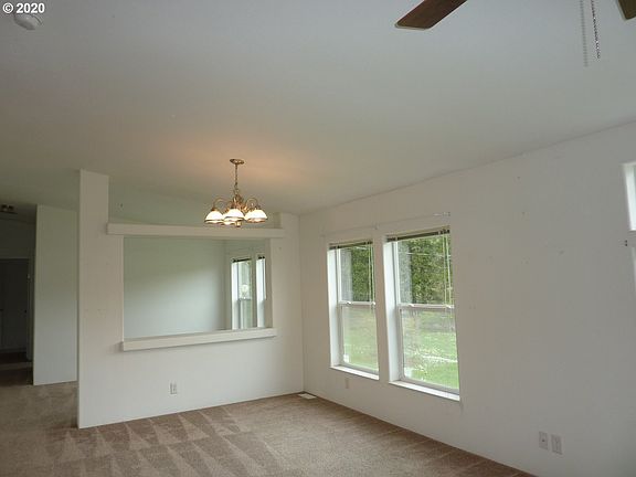 2nd image of 514 Canyonville Riddle Rd