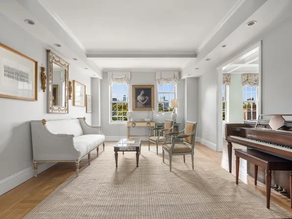 24 5th Avenue image 1 of 6