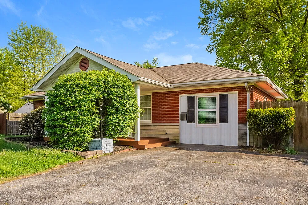 3 bed, 1.0 bath, 1425 sqft, $1,690 — Photo 4