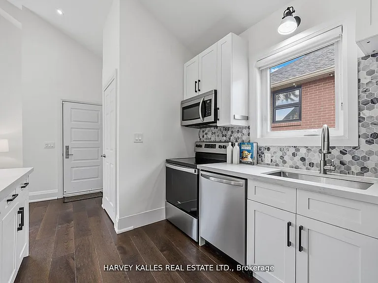 568 Northcliffe Blvd — Photo 14