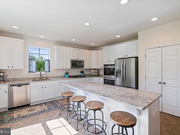 3rd image of 24 Avalon Ln