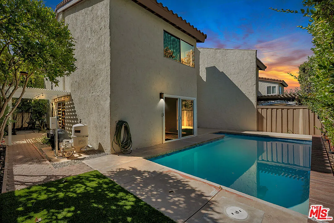 3 bed, 2.5 bath, 1925 sqft, $5,400 — Photo 4