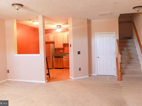5th image of 8218 Barrington Ct #21