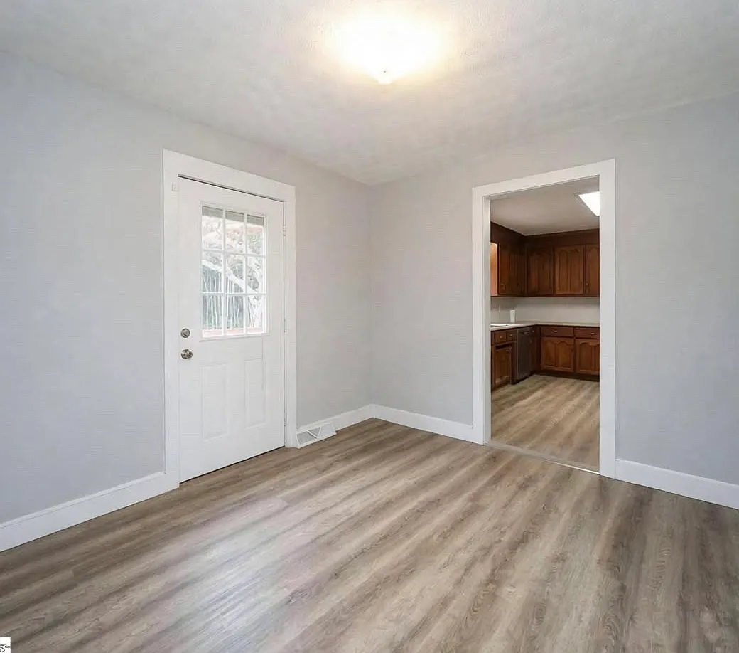 4 bed, 1811 sqft, $2,300 — Photo 2