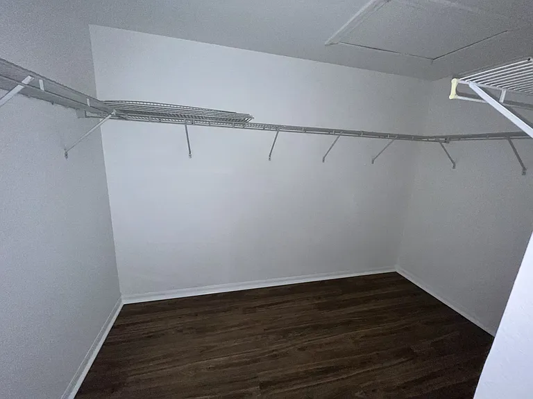 555 Windermere Dr — Photo 8