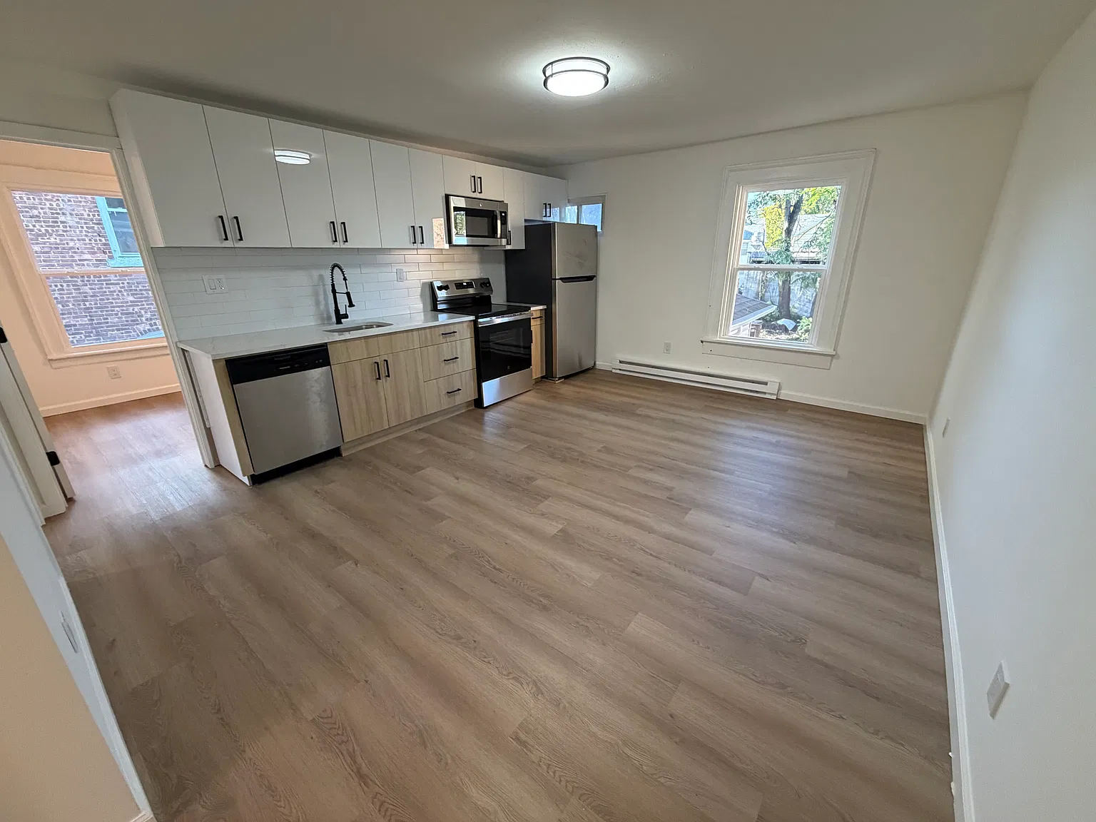 2 bed, 550 sqft, $2,450 — Photo 2