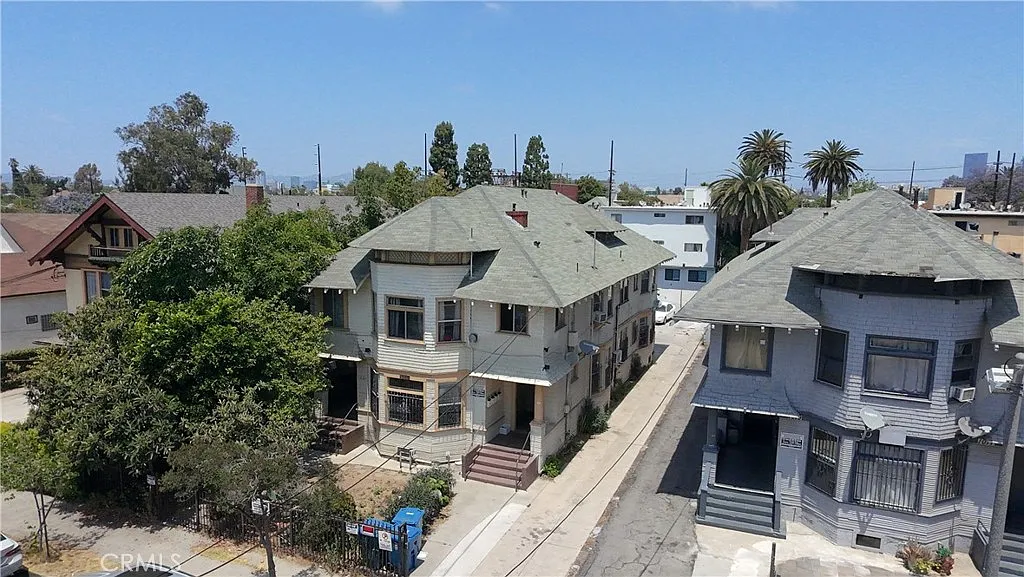 2 bed, 710 sqft, $2,100 — Photo 1