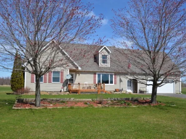 460 Leggett Rd, Champlain, NY 12919