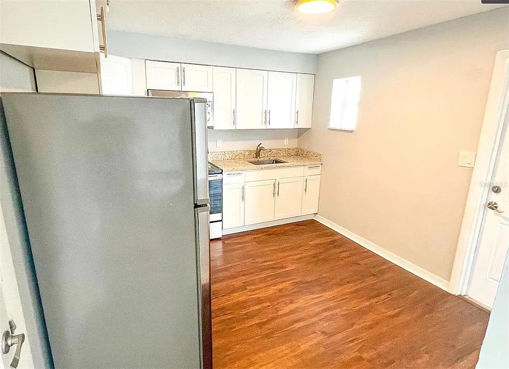 276 Polk Ave — Photo 3