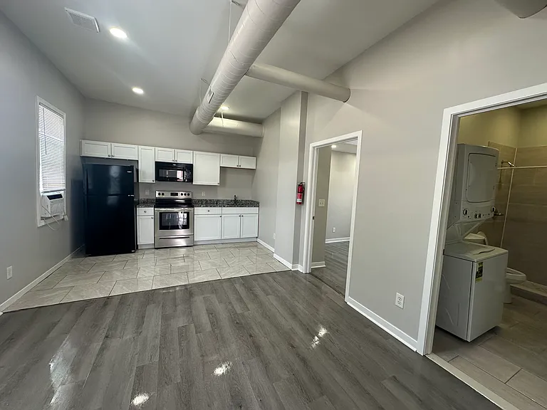2433 Pulaski St #4 — Photo 3