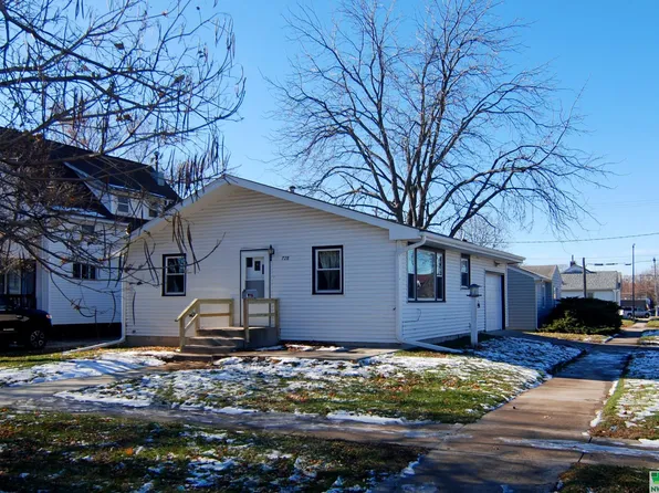 728 Cayuga St, Storm Lake, IA 50588