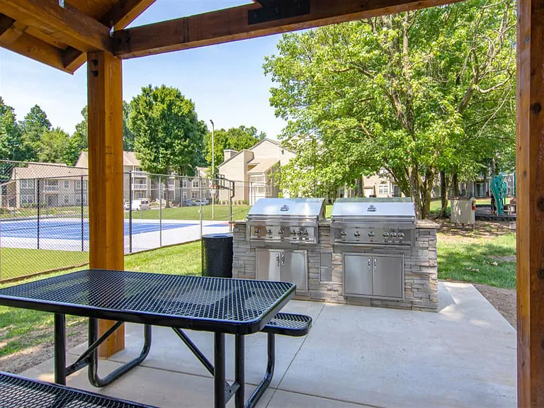 Hunter's Chase Apartments — Photo 13