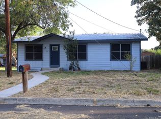 913 Houston St, Pleasanton, TX 78064