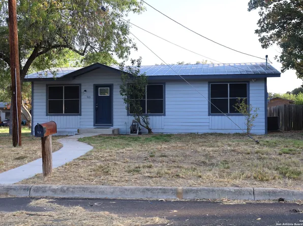 913 Houston, Pleasanton, TX 78064
