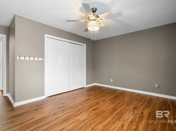 28 Lake Shore Dr, Daphne, AL 36526